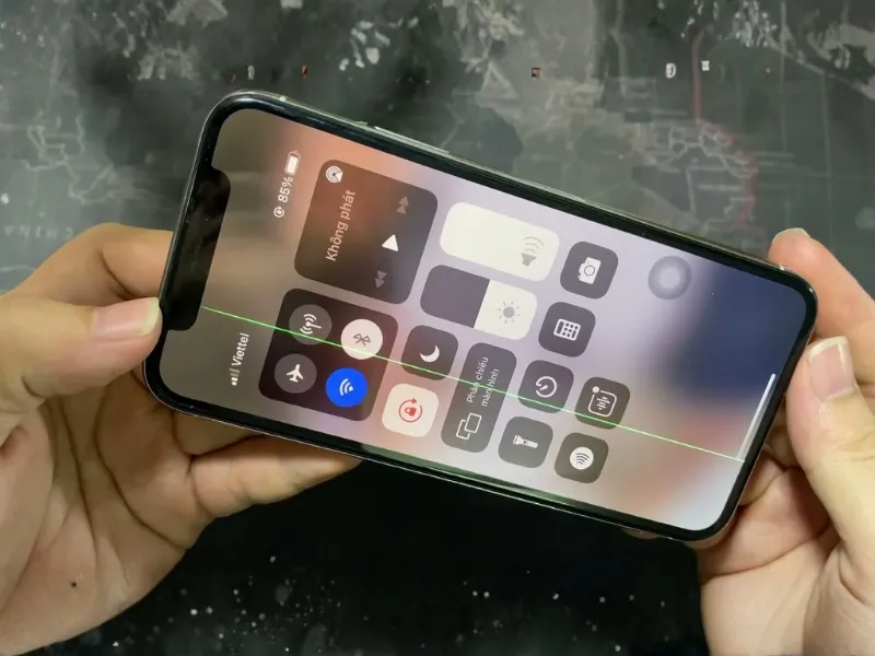 Khi nào có thể sửa sọc màn hình iPhone?